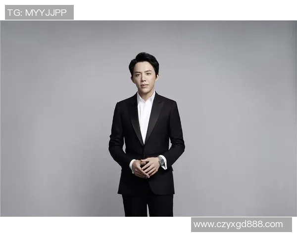 足球巨星身着西装绅士风采尽显优雅气质与赛场魅力交织