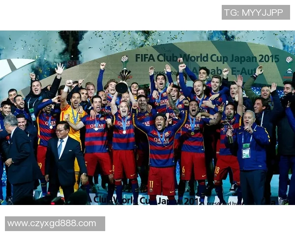 足球明星齐聚赛场见证巅峰对决球迷热情高涨场面震撼全场